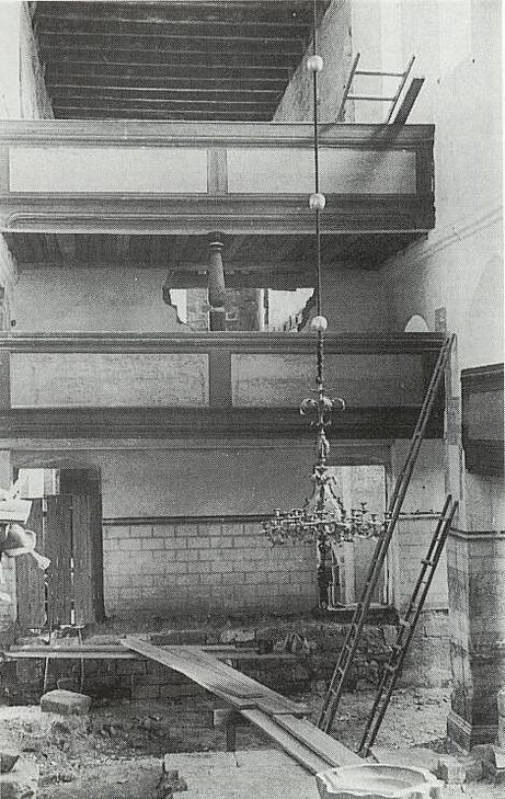 Emporen_u.Trennmauer_i.Langhaus.jpg Emporen_u.Trennmauer_i.Langhaus.jpg