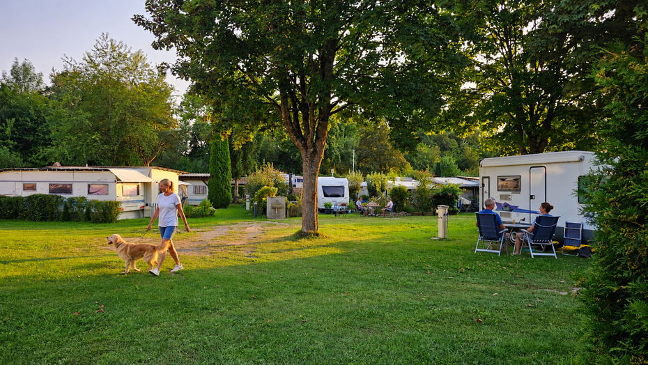 20250812_Campingplatz_mit_Personen.png